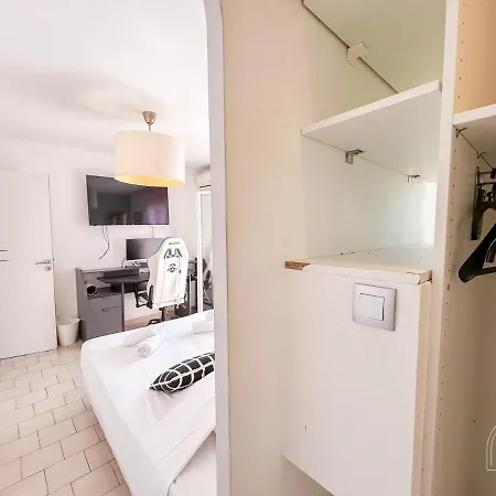 Maison Avec Piscine Au Calme A *