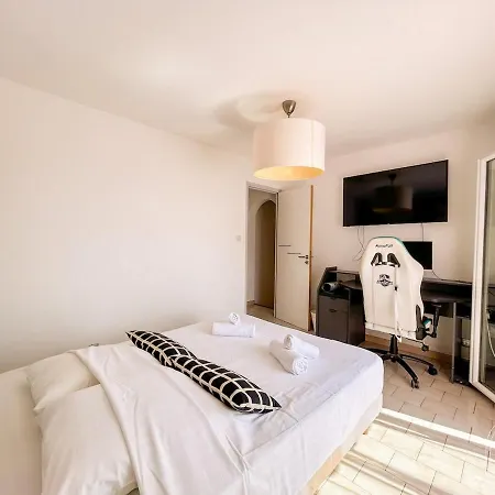 Maison Avec Piscine Au Calme A